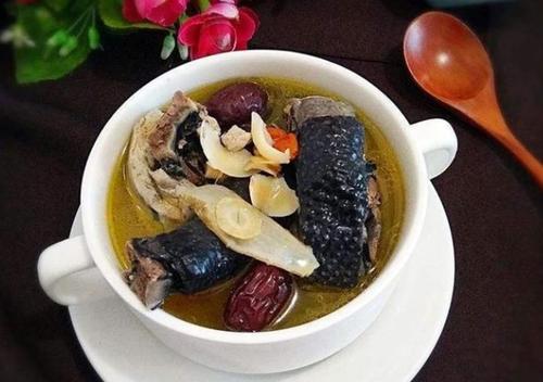 秋季如何護(hù)膚？3款潤(rùn)膚養(yǎng)顏湯喝起來(lái)？