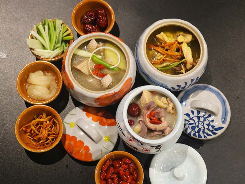 季節(jié)更替食欲不振，豬肚煲雞湯健脾開(kāi)胃