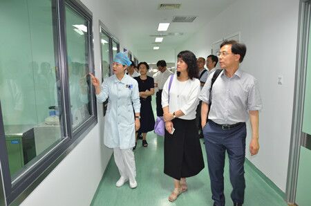 上海市口腔醫(yī)院參訪團(tuán)來(lái)南京口院參觀交流