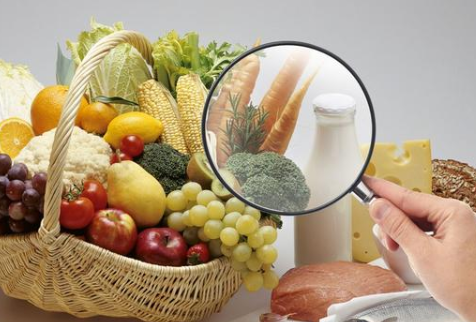 孩子反復(fù)口腔潰瘍?nèi)绾翁幚恚?></i>                    <h2>孩子反復(fù)口腔潰瘍?nèi)绾翁幚恚?/h2>
                  </a>
                  <p>口腔潰瘍是一種發(fā)病率非常高的口腔黏膜疾病，不僅成年人會(huì)受到口腔潰瘍的困擾，很多兒童也會(huì)反復(fù)發(fā)作，且1-6歲兒童發(fā)病率較高。孩子患上口腔潰瘍后會(huì)因疼痛而哭鬧，也會(huì)影響孩子的情緒和食欲，甚至可能出現(xiàn)拒食而影響生長(zhǎng)發(fā)育。那么，哪些情況會(huì)引發(fā)口腔潰瘍...</p>
                  <div   id=